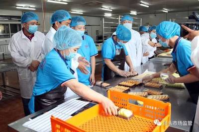 包頭市多區聯動嚴查食品安全，過期食品凍品被集中查獲